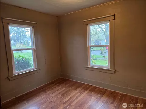 Bedroom - 561 15th Ave, Longview, WA 98632 photo 1 of 3