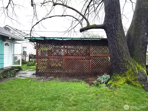 Exterior - 561 15th Ave, Longview, WA 98632 photo 8 of 8