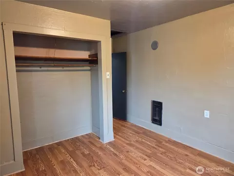 Bedroom - 561 15th Ave, Longview, WA 98632 photo 3 of 3
