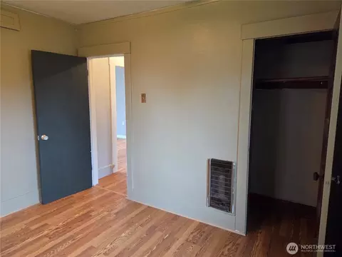Bedroom - 561 15th Ave, Longview, WA 98632 photo 2 of 3