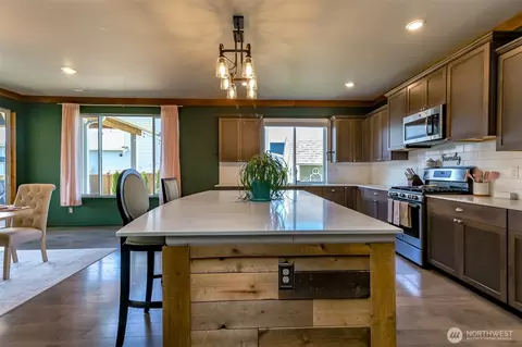 Kitchen - 650 Mckinley St, Enumclaw, WA 98022 photo 4 of 4