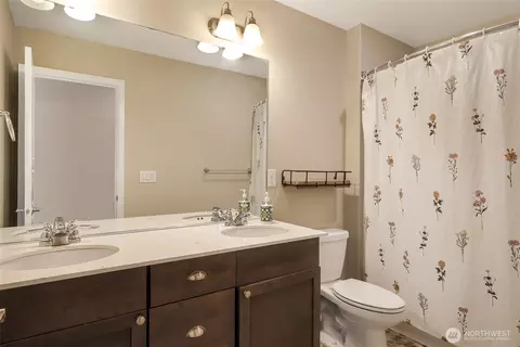 Bath - 650 Mckinley St, Enumclaw, WA 98022 photo 4 of 4