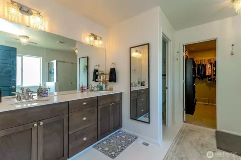 Bath - 650 Mckinley St, Enumclaw, WA 98022 photo 2 of 4