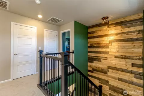 Entry Way - 650 Mckinley St, Enumclaw, WA 98022 photo 3 of 3