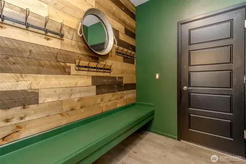 Entry Way - 650 Mckinley St, Enumclaw, WA 98022 photo 1 of 3