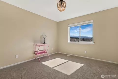 Bedroom - 650 Mckinley St, Enumclaw, WA 98022 photo 4 of 6