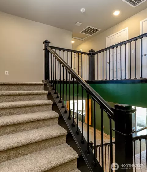 Entry Way - 650 Mckinley St, Enumclaw, WA 98022 photo 2 of 3