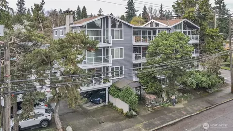 5249 40th Ave NE #101, Seattle, WA 98105