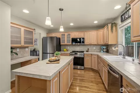 Kitchen - 20424 190th Ave E, Orting, WA 98360 photo 1 of 2
