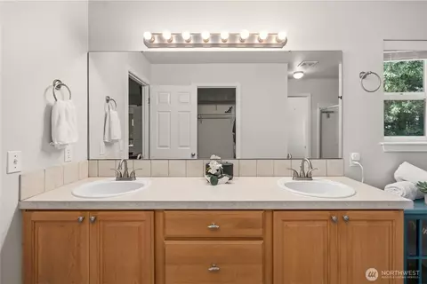 Bath - 20424 190th Ave E, Orting, WA 98360 photo 4 of 5