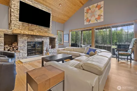 Living - 40105 Highland Dr E, Roy, WA 98580 photo 1 of 3