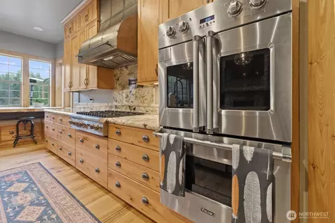 Kitchen - 40105 Highland Dr E, Roy, WA 98580 photo 5 of 7