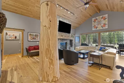 Living - 40105 Highland Dr E, Roy, WA 98580 photo 2 of 3