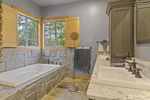 Bath - 40105 Highland Dr E, Roy, WA 98580 photo 4 of 6