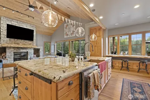 Kitchen - 40105 Highland Dr E, Roy, WA 98580 photo 2 of 7