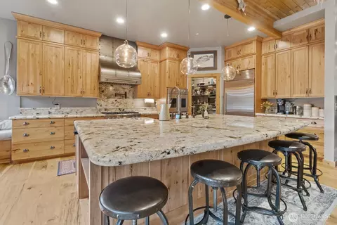 Kitchen - 40105 Highland Dr E, Roy, WA 98580 photo 6 of 7