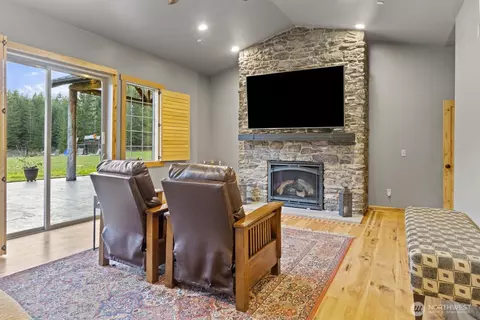 Living - 40105 Highland Dr E, Roy, WA 98580 photo 3 of 3