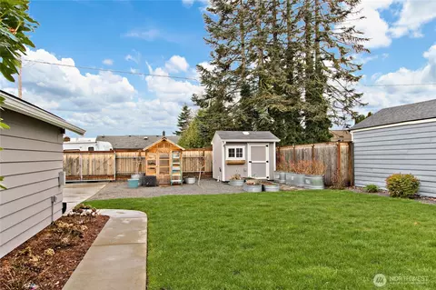 Exterior - 1318 Lafromboise St, Enumclaw, WA 98022 photo 5 of 9