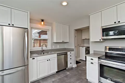 Kitchen - 1318 Lafromboise St, Enumclaw, WA 98022 photo 1 of 3
