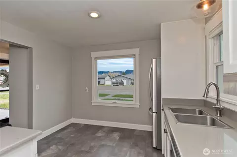 Kitchen - 1318 Lafromboise St, Enumclaw, WA 98022 photo 3 of 3