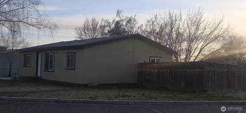 651 N Dayton Ave, Connell, WA 99326