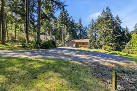 827 Illahee Dr, Fox Island, WA 98333