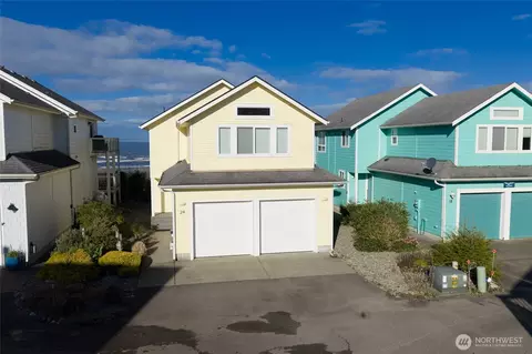 24 Duke Ln, Pacific Beach, WA 98571