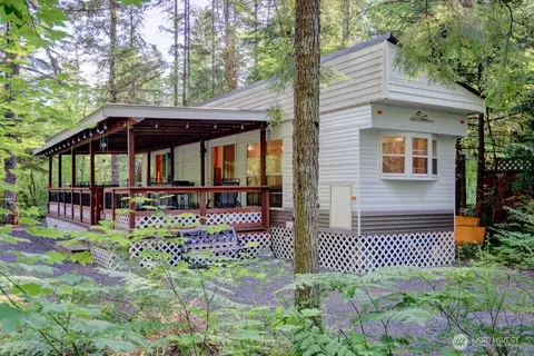 90 Christmas Tree Cir, Deming, WA 98244