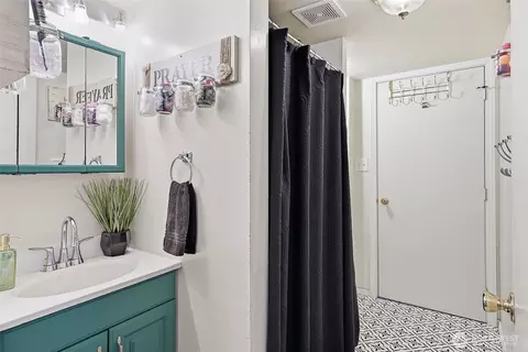 Bath - 3717 Wetmore Ave, Everett, WA 98201 photo 3 of 4