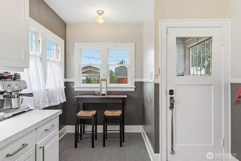 Entry Way - 3717 Wetmore Ave, Everett, WA 98201 photo 1 of 2