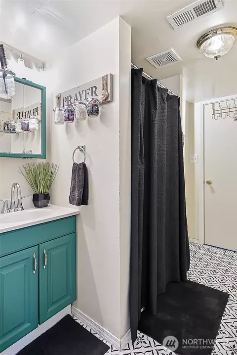Bath - 3717 Wetmore Ave, Everett, WA 98201 photo 4 of 4