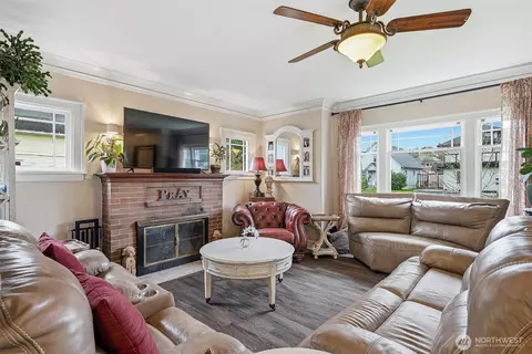 Living - 3717 Wetmore Ave, Everett, WA 98201 photo 1 of 1