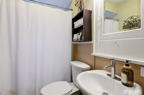 Bath - 3717 Wetmore Ave, Everett, WA 98201 photo 2 of 4