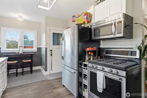 Kitchen - 3717 Wetmore Ave, Everett, WA 98201 photo 5 of 5