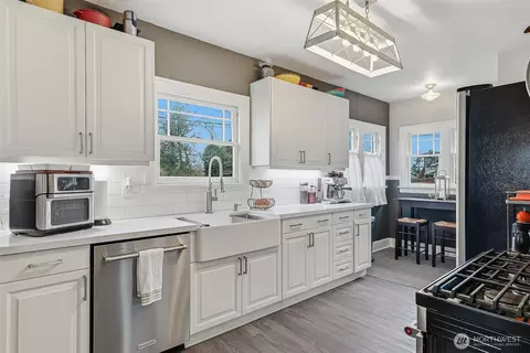 Kitchen - 3717 Wetmore Ave, Everett, WA 98201 photo 2 of 5