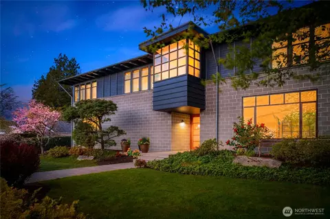 4218 92nd Ave NE, Yarrow Point, WA 98004