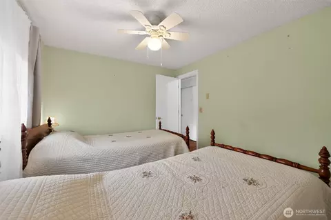 Bedroom - 271 Hawkins Rd, Winlock, WA 98596 photo 2 of 6