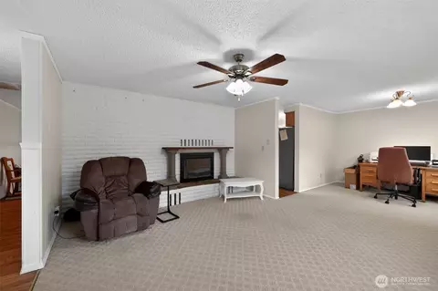 Living - 271 Hawkins Rd, Winlock, WA 98596 photo 2 of 3