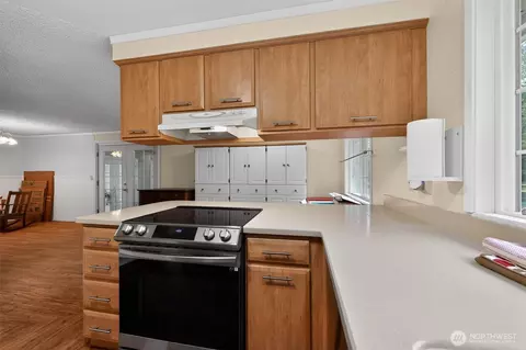 Kitchen - 271 Hawkins Rd, Winlock, WA 98596 photo 4 of 4