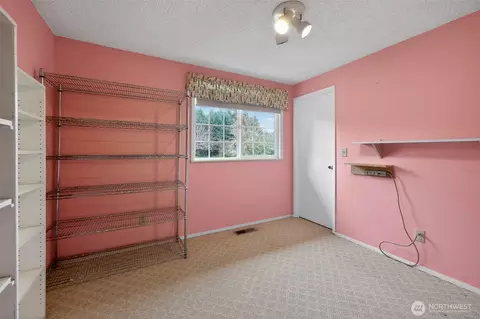 Bedroom - 271 Hawkins Rd, Winlock, WA 98596 photo 3 of 6
