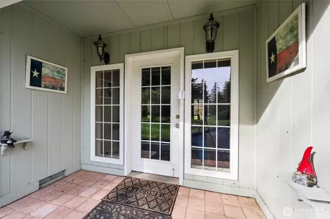 Entry Way - 271 Hawkins Rd, Winlock, WA 98596 photo 1 of 1