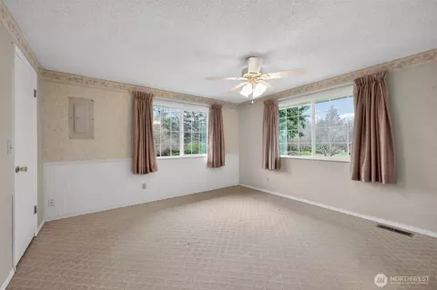 Bedroom - 271 Hawkins Rd, Winlock, WA 98596 photo 5 of 6