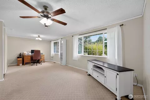 Living - 271 Hawkins Rd, Winlock, WA 98596 photo 3 of 3