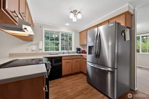 Kitchen - 271 Hawkins Rd, Winlock, WA 98596 photo 2 of 4