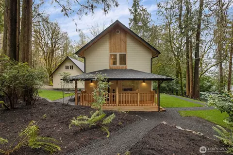 120 E Stadium Ln, Grapeview, WA 98546
