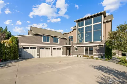 Exterior - 232 Crystal Dr, Chelan, WA 98816 photo 4 of 5