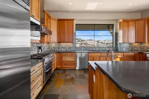 Kitchen - 232 Crystal Dr, Chelan, WA 98816 photo 3 of 6