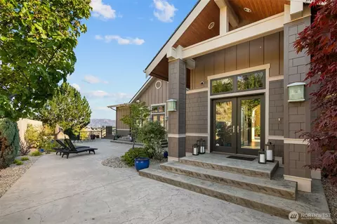 Exterior - 232 Crystal Dr, Chelan, WA 98816 photo 2 of 5