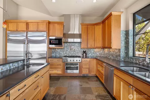 Kitchen - 232 Crystal Dr, Chelan, WA 98816 photo 4 of 6