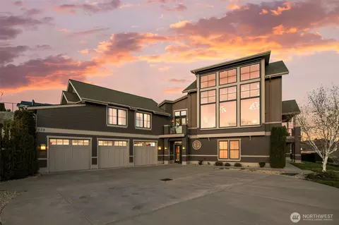 Exterior - 232 Crystal Dr, Chelan, WA 98816 photo 4 of 4